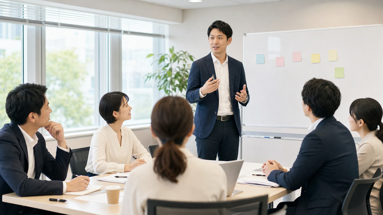 イメージ写真:管理職研修でキャリア面談の進め方を学ぶ様子